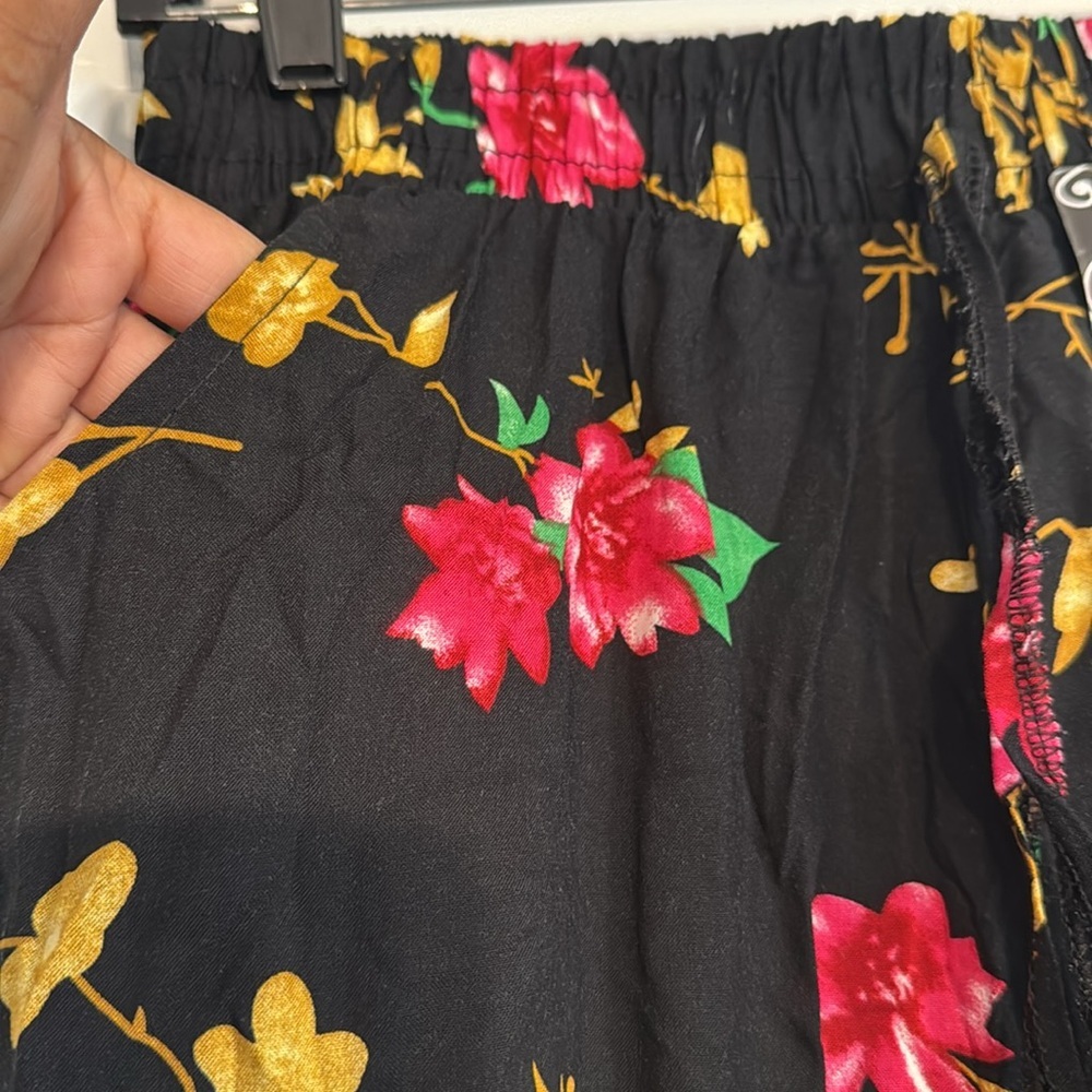 NWT Floral Black Pants - Picture 4 of 5